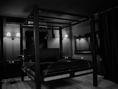 BDSM_Apartment-Bett.jpg